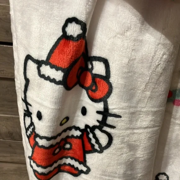 ONLY 1 LEFT! NWT 2023 HELLO KITTY PLUSH CHRISTMAS TREE CHRISTMAS THROW BLANKET - Picture 5 of 9